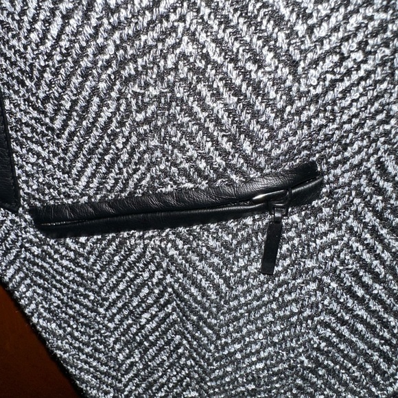 Moto style Blazer with zipper on sleeves and pockets - Picture 3 of 4